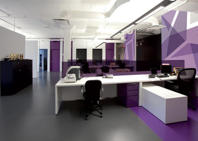 Nội thất văn phòng với màu tím chủ đạo cho không gian làm việc duyên dáng, cuốn hút